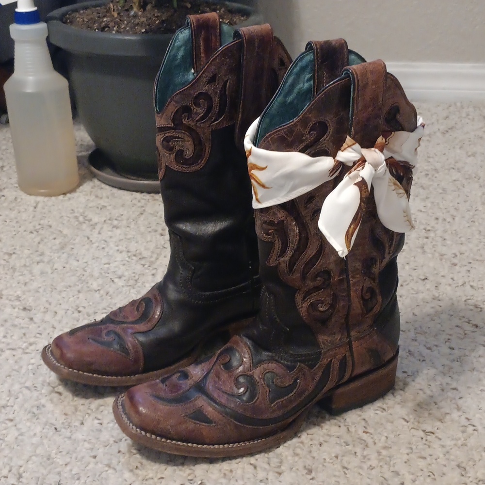 Women's Western Leather Boots - Picture 8 of 10
